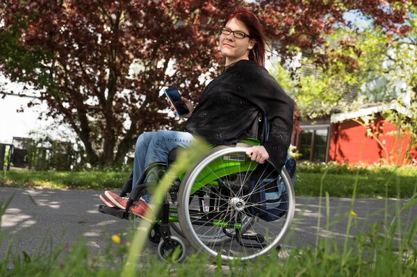 SSBL Bewohnerin unterwegs im Rollstuhl | © copyright by jutta vogel